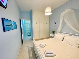 Postel nebo postele na pokoji v ubytování BLE, Oneiropagida, Aegina