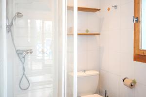 a bathroom with a toilet and a shower at Chalet 214 - Village nordique in Les Déserts +9 photos