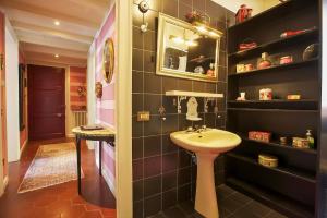 Bilik mandi di Appartamento Lotte +104 gambar