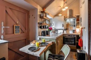 Kuchyň nebo kuchyňský kout v ubytování Finest Retreats - Penn an Vownder