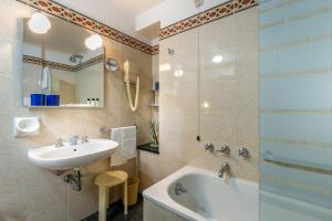 Kylpyhuone majoituspaikassa Hotel Collodi Firenze