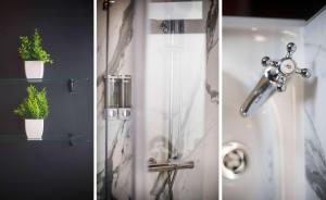 twee foto's van een douche met een plant in een badkamer bij Fishergate Bar Apartment sleeps 4 in York