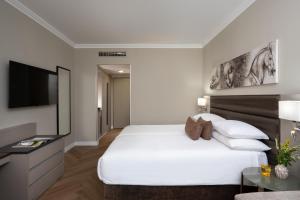 Postel nebo postele na pokoji v ubytování Leonardo Hotel Negev