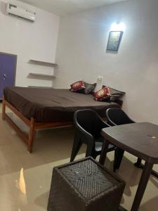 Galería fotográfica de Tender Coconut en Morjim