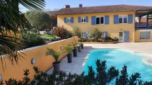 モントリーにあるCasa Méline - Disneyland Parisのヴィラ(家の前にスイミングプール付) +14枚の写真