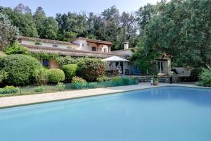 The swimming pool at or close to La Calade - Havre de paix - Gulf of Saint-Tropez -