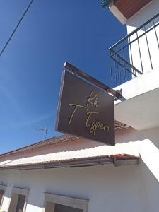 a sign for a restaurant on the side of a building at Ká T'Espero in Penha Garcia