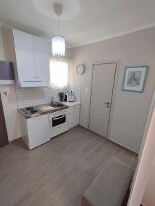 Nhà bếp/bếp nhỏ tại EAR - house Karia Lefkada