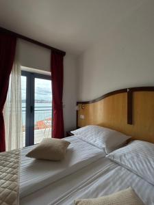 Postel nebo postele na pokoji v ubytování Hotel Bavaria Trogir