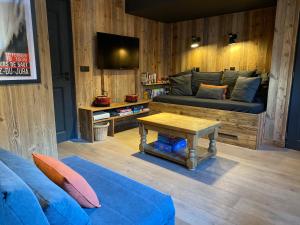 Ruang duduk di Chalet SACHE - Sainte foy tarentaise