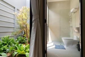Ένα μπάνιο στο N2 Resotel