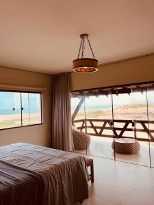 Katil atau katil-katil dalam bilik di Triplex frente mar, com rooftop, piscina e jacuzzi!