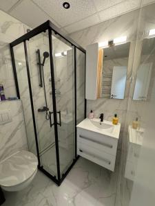 Koupelna v ubytování Apartman CRYSTAL Vrnjačka Banja