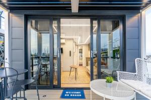 The Homeboat Company Sant'Elmo-Cagliari的阳台或露台