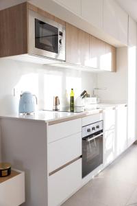 Η κουζίνα ή μικρή κουζίνα στο YourSpain LM4B Apartament La Mata +31 φωτογραφίες