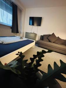 Ένα ή περισσότερα κρεβάτια σε δωμάτιο στο Basic-Privat-Zimmer in der Innenstadt