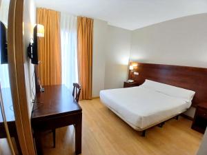 Postel nebo postele na pokoji v ubytování Hotel Campos de Castilla