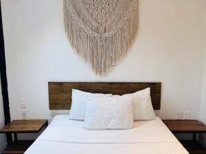 Postel nebo postele na pokoji v ubytování Coco Live Suites