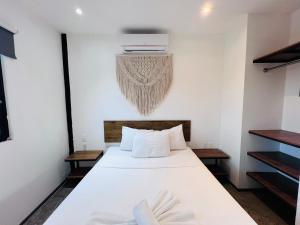 Postel nebo postele na pokoji v ubytování Coco Live Suites