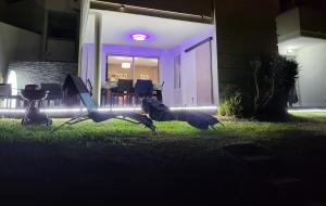 Ospiti di T2 classé 4 étoiles avec jardin, piscine, vue mer à Saint-Gilles-les-Bains con animali domestici