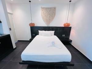 Postel nebo postele na pokoji v ubytování Coco Live Suites
