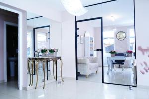 a living room with a table and a mirror at Ribarski Konaci in Ribarska Banja