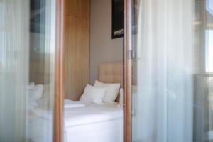 Łóżko lub łóżka w pokoju w obiekcie Czarny Kamień Resort & SPA