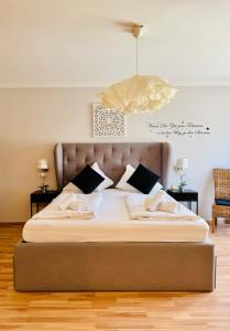Ένα ή περισσότερα κρεβάτια σε δωμάτιο στο HappyStayApartments