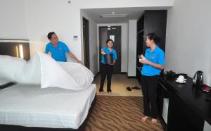 Кровать или кровати в номере Dreamtel Kota Kinabalu