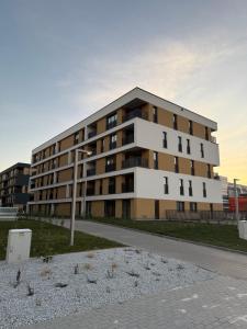 a building with a street light in front of it at Cukierkowy Apartament in Zgorzelec