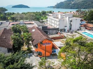 an overhead view of a city with the ocean at Sumiko Chalés in Ubatuba