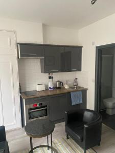 Köök või kööginurk majutusasutuses Comfortable studio west London