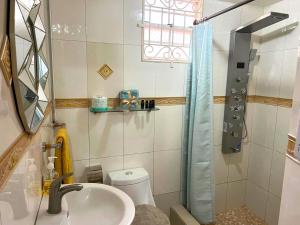 O baie la The Lime Suite Apt #2