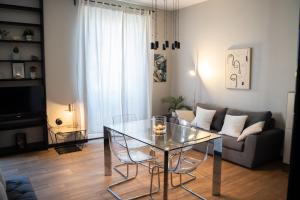 a living room with a glass table and a couch at La Residenza Isabella in Milan