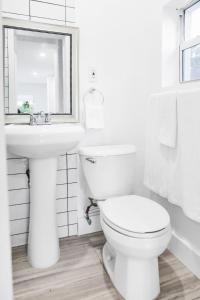 Koupelna v ubytování Miami Designer Apartment Unit 1