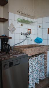 a kitchen counter with a sink and a stove at Casa Silvia II mit Seeblick mit Terrasse in Torri del Benaco