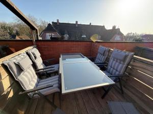a table and two chairs on a balcony at Ankerplatz Dangast in Dangast