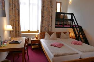 Postel nebo postele na pokoji v ubytování Hotel Meridian