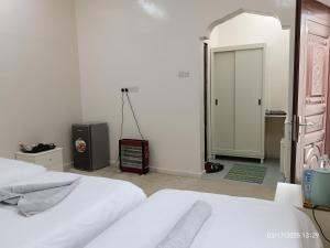 Letto o letti in una camera di HAWAKOM JABAL SHAMS REST house