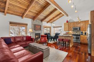 Η κουζίνα ή μικρή κουζίνα στο Seasons Four by Snowmass Vacations