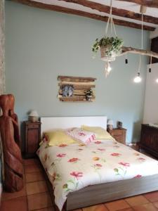 Postel nebo postele na pokoji v ubytování chambre studio La louve
