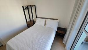 Posteľ alebo postele v izbe v ubytovaní Apartamento Novo e Completo no Centro com garagem