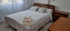 Postel nebo postele na pokoji v ubytování Habitacion Matrimonio a 100 m de la Playa de Poniente