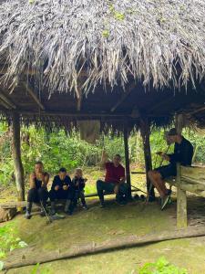 Os clientes hospedados em Rainforest Yasmin Hotel