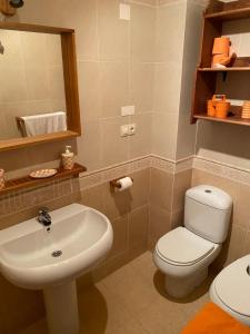 Ένα μπάνιο στο Apartamento Miramar Ribadeo
