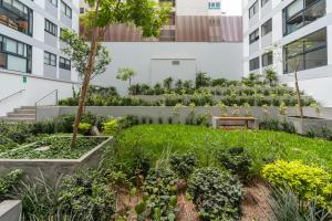 a garden in the middle of a building at Bohemian Barranco Apartments by Geko in Lima