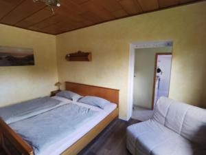 Postel nebo postele na pokoji v ubytování Dorfidylle Wiesens + 7 fotografií