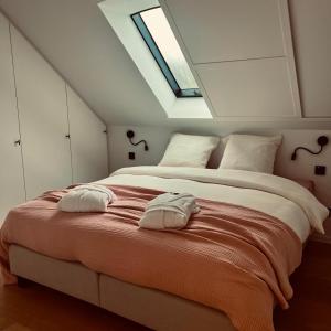 Postel nebo postele na pokoji v ubytování Loft Bardot - Luxe & Design