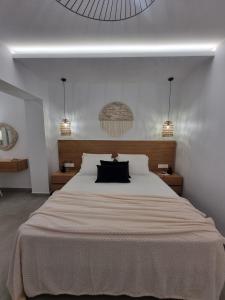 A bed or beds in a room at Hotel Andreas - Agistri (Skala)
