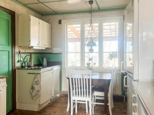 Η κουζίνα ή μικρή κουζίνα στο 7 person holiday home in FORSHEDA-By Traum